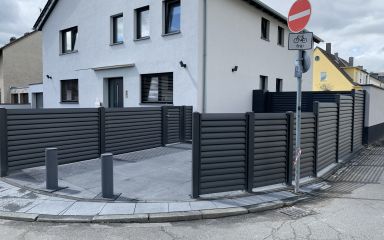 Den Artikel lesen: Poller in der Einfahrt