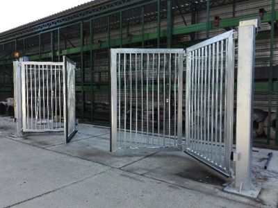 Zur Seite Falttore