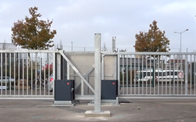 Den Artikel lesen: Zwei elektrische Schnelllauftore...
