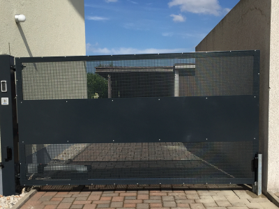 Zur Seite individuelle Flügeltoranlagen