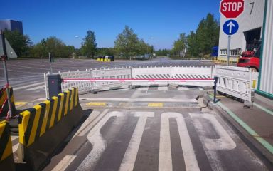 Den Artikel lesen: Schranke mit Ampel