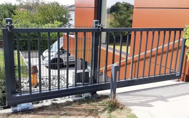 Den Artikel lesen: Freitragendes Schiebetor