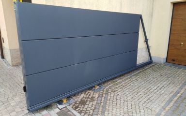 Den Artikel lesen: Schiebetor in Kassettenoptik
